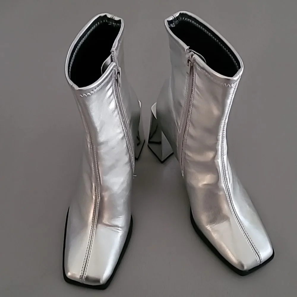 Gianni Bini Women's Border-Line Silver Metallic Block Heel Booties 7M
